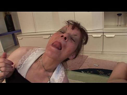 ❤️ Två mormödrar och en farfar har en trekant ☑ Pornvideo at us ❌