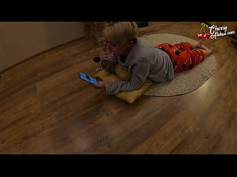 ❤️ Galna blondinen suger en enorm kuk och studsar på den - Analsex ☑ Pornvideo at us ❌