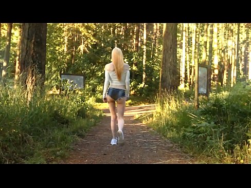 ❤️ Vacker kvinna rör sig långsamt, inte nakenvideo ☑ Pornvideo at us ❌
